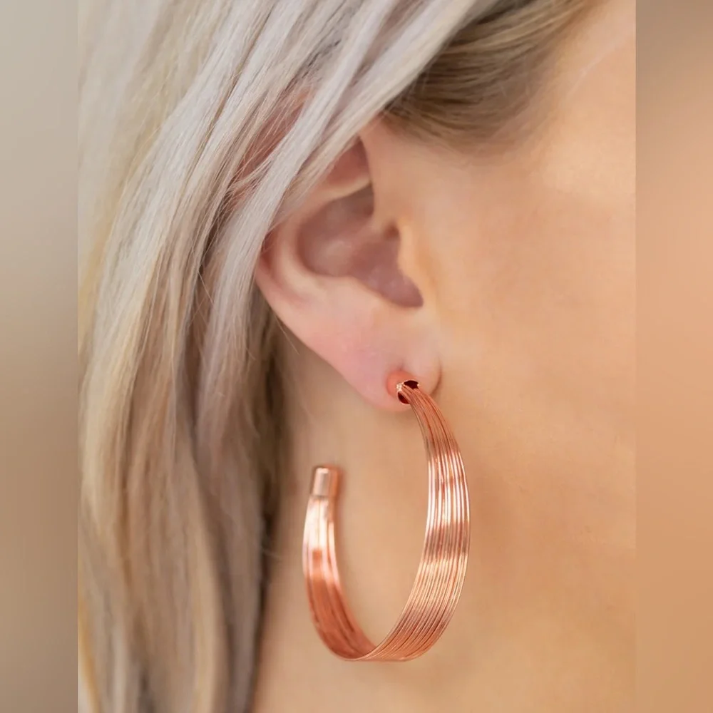 Rose Gold hoop earring - Picture 1 of 2